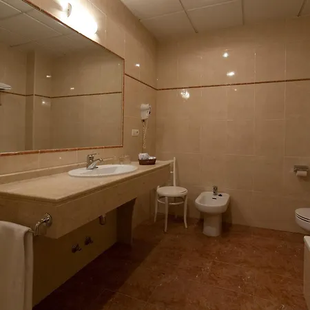 Norte Y Londres Otel